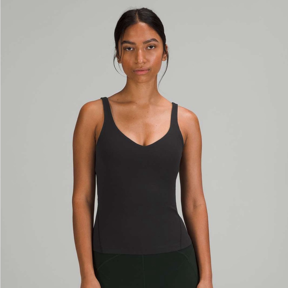 🎱lululemon waist length align tank🎱